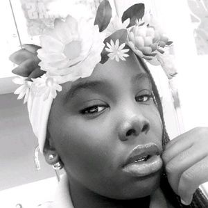 Meet your Posher, Ayanna